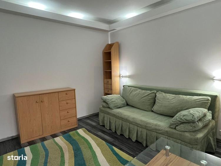 Apartament cu 3 camere decomandat, mobilat în Victoriei