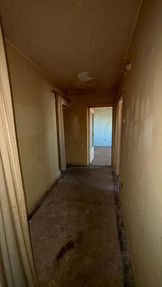 Apartament cu 3 camere decomandat în Cetate