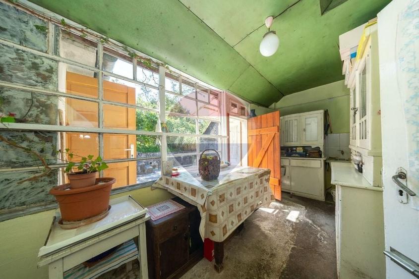 Casă individuală cu 6 camere cu Teren 1900 Mp în Central