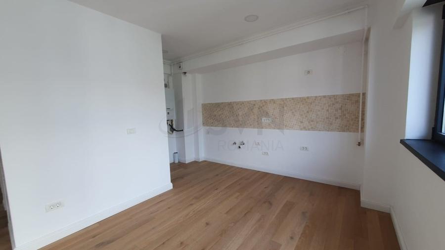 Apartament cu 3 camere decomandat în Polonă