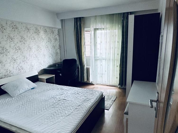 Apartament cu 3 camere decomandat în Independenței