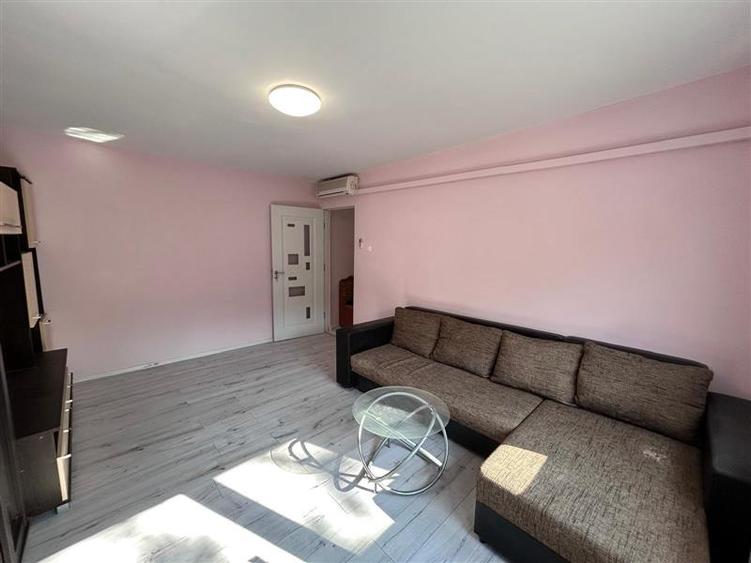 Apartament cu 2 camere semidecomandat, mobilat în Moroasa 2