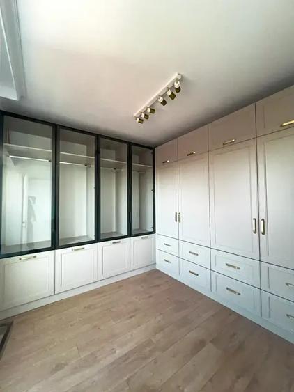 Penthouse cu 4 camere decomandat, mobilat în Timpuri Noi
