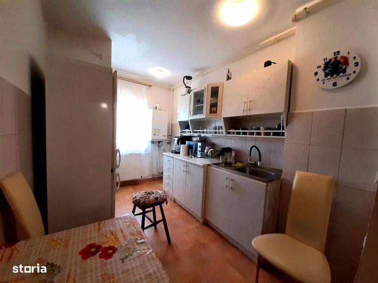 Apartament cu 3 camere decomandat în Micro 17