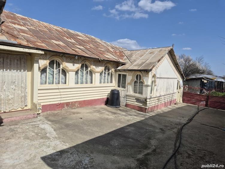 Casă cu 5 camere cu Teren 1200 Mp în Tichilești