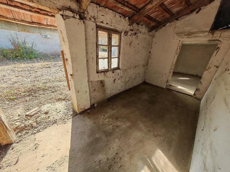 Casă cu Teren 1988 Mp în Central