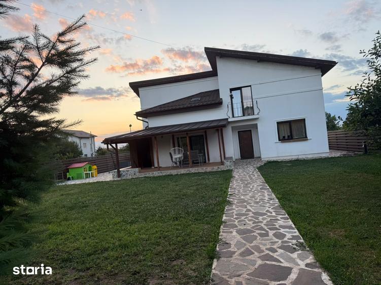 Casă cu 4 camere cu Teren 600 Mp în Glina