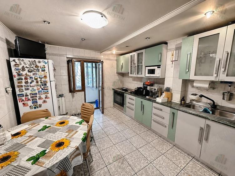 Apartament cu 4 camere decomandat în Vitan