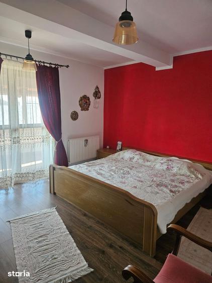 Casă cu 6 camere cu Teren 600 Mp în Bordei