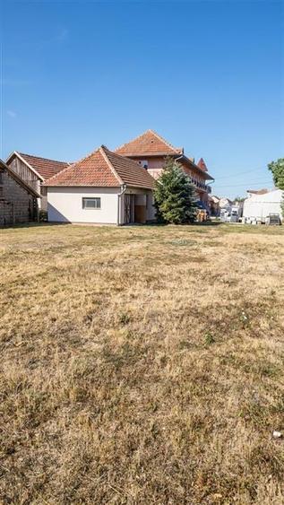 Casă cu 6 camere cu Teren 1579 Mp în Nojorid