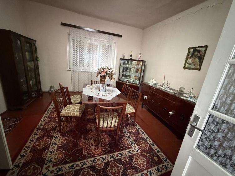 Casă cu 4 camere în Central