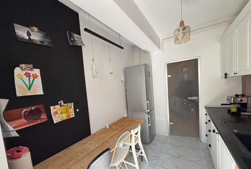 Apartament cu 3 camere decomandat, mobilat în Parcul Carol