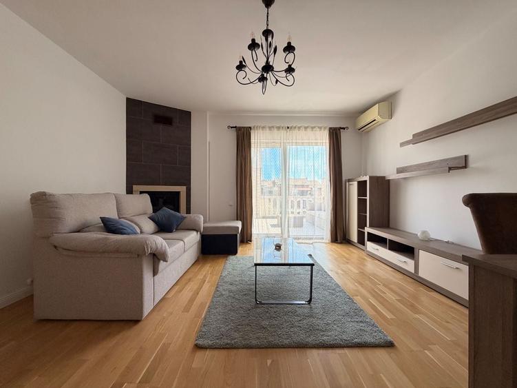 Apartament cu 3 camere semidecomandat, mobilat în Nord