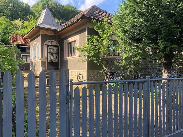 Casă cu 3 camere cu Teren 1106 Mp în Bezdead