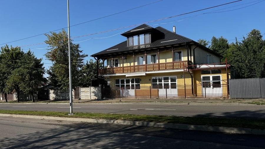 Casă cu 4 camere în Pașcani