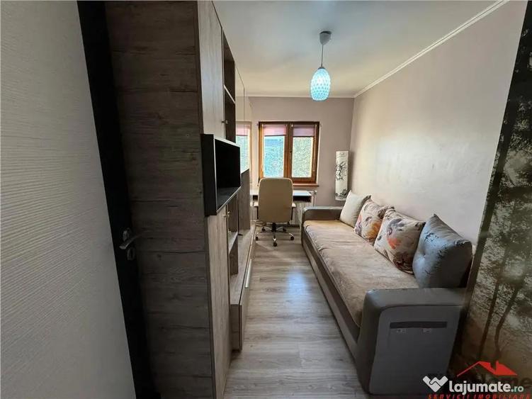 Apartament cu 4 camere decomandat în Obor