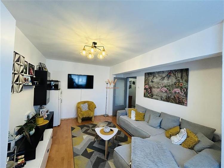 Apartament cu 4 camere decomandat în Valea Aurie