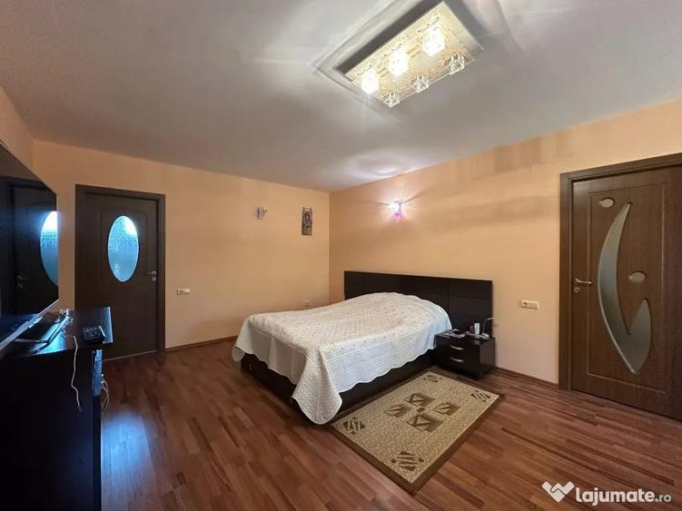 Casă cu 6 camere cu Teren 2250 Mp în Fulga