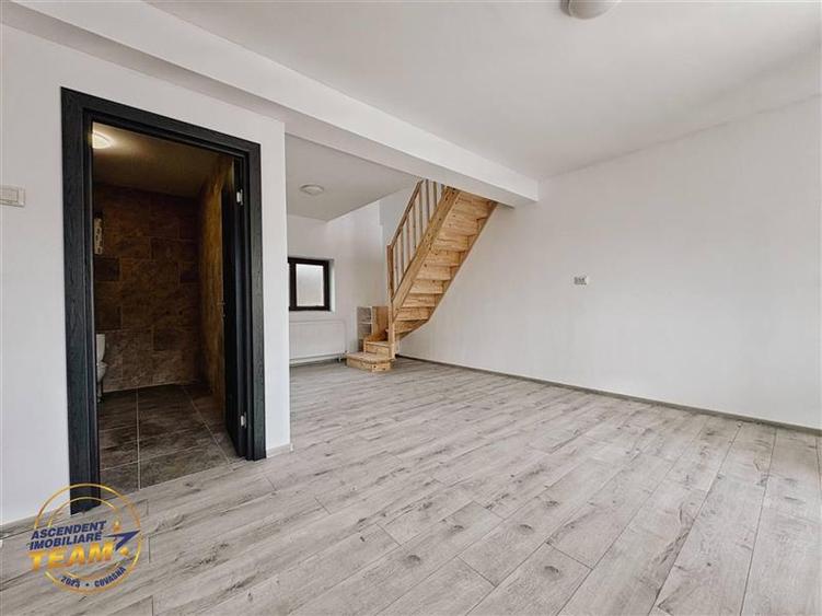 Casă individuală cu 6 camere cu Teren 828 Mp în Sud-Vest