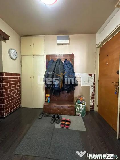 Apartament cu 3 camere decomandat, mobilat în Vitan