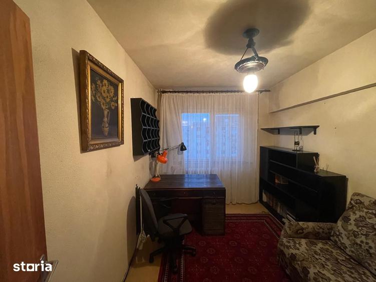 Apartament cu 4 camere decomandat în Drumul Taberei