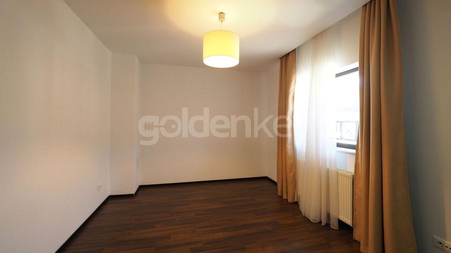 Duplex cu 8 camere cu Canalizare în Iancu Nicolae