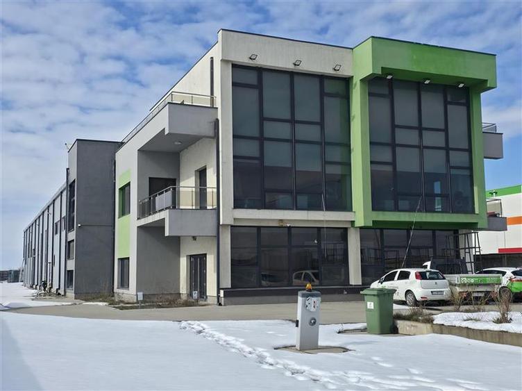 Spațiu industrial, de 1,950 mp, în Central