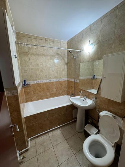 Apartament cu 2 camere semidecomandat în Podu Roș