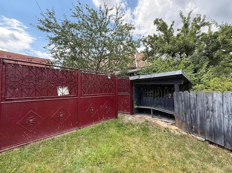 Casă cu Teren 6500 Mp în Dretea