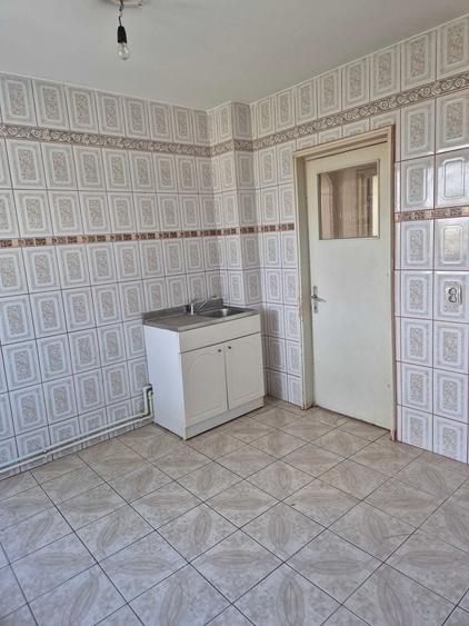 Apartament cu 3 camere decomandat în Mazepa 1
