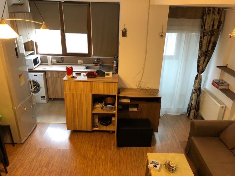 Apartament cu 3 camere semidecomandat, mobilat în Dristor
