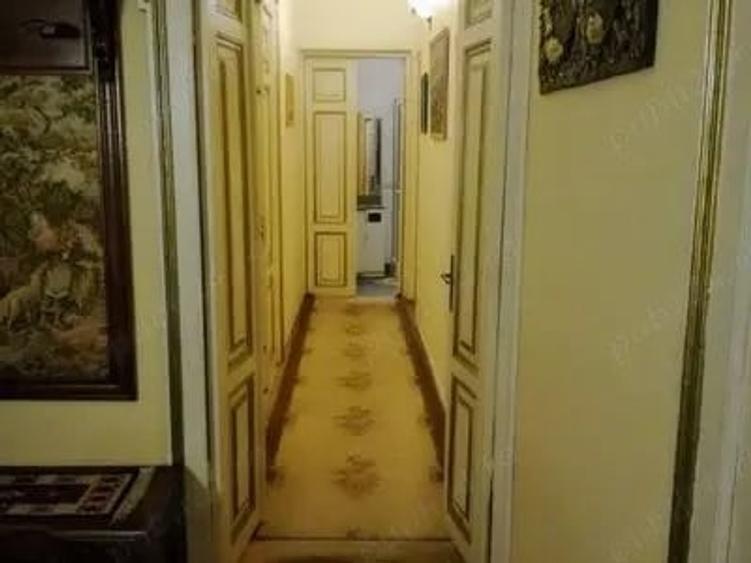 Casă cu 6 camere în Central