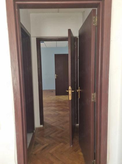 Apartament cu 3 camere semidecomandat în Calea Călărașilor