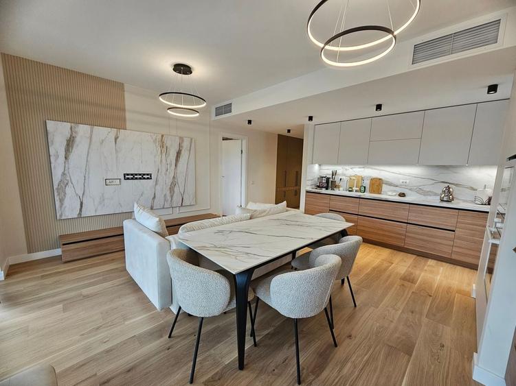 Apartament cu 3 camere decomandat în Băneasa