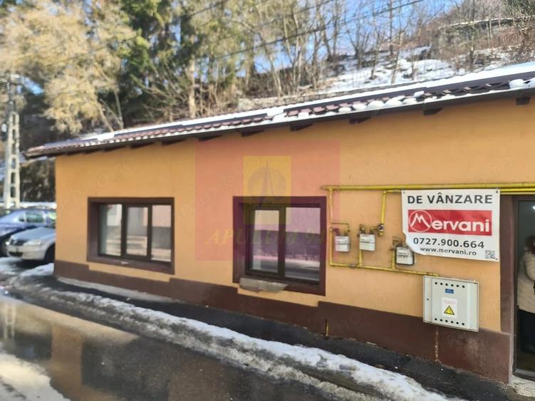 Casă cu 2 camere cu Teren 4 Mp în Azuga