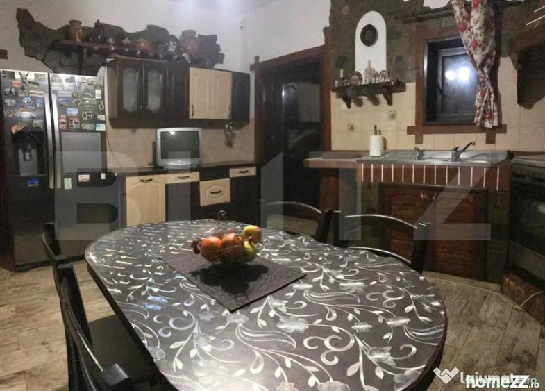 Casă cu 5 camere cu Teren 3000 Mp în Central