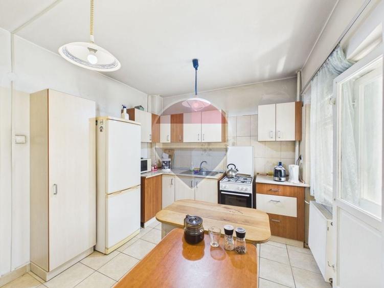 Apartament cu 3 camere decomandat în Amzei