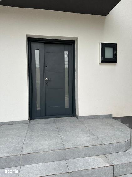 Casă cu 9 camere cu Teren 550 Mp în Drumul Taberei