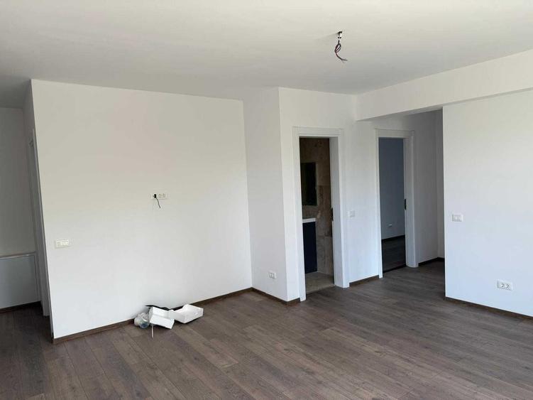 Apartament cu 3 camere decomandat în Străulești