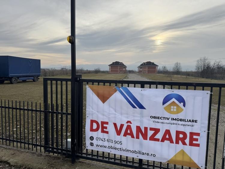 Casă cu 4 camere cu Canalizare în Săvinești