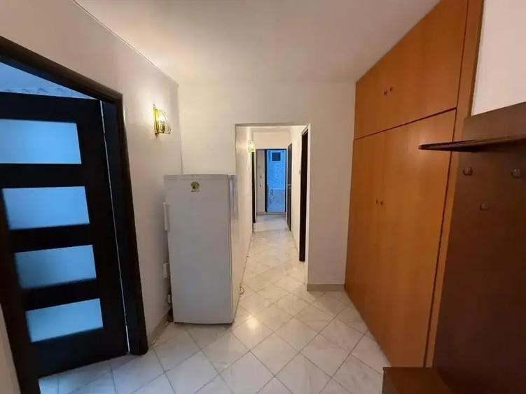 Apartament cu 3 camere decomandat, mobilat în Sebastian