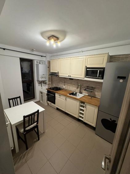 Apartament cu 2 camere decomandat în Roșu