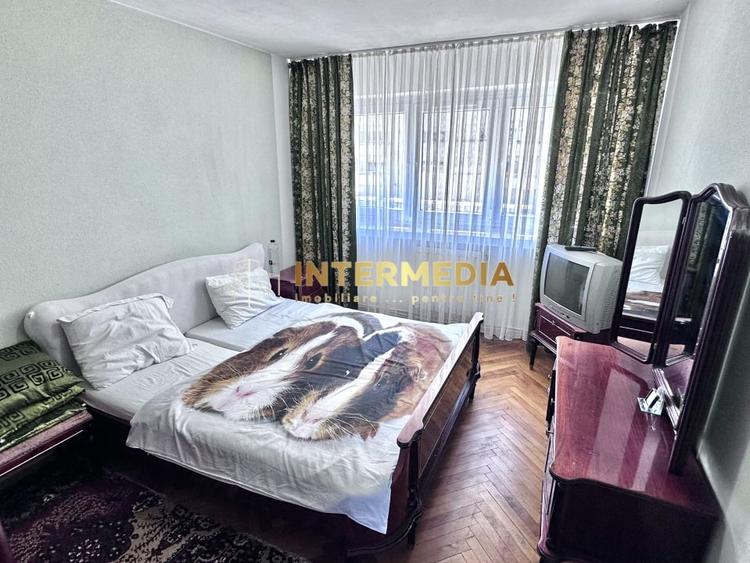 Apartament cu 4 camere decomandat, mobilat în Cetate