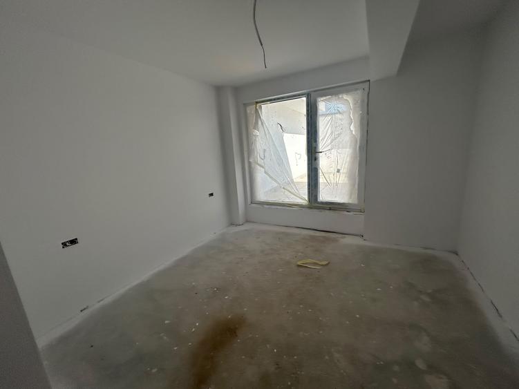 Apartament cu 3 camere decomandat în Berceni