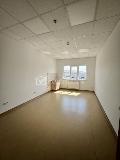 Spațiu comercial, de 2,200 mp, în Central