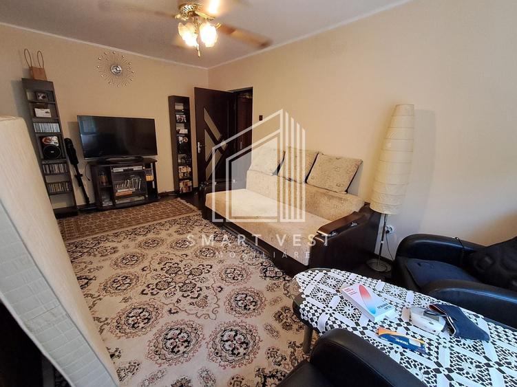 Apartament cu 3 camere semidecomandat, mobilat în Micro 16