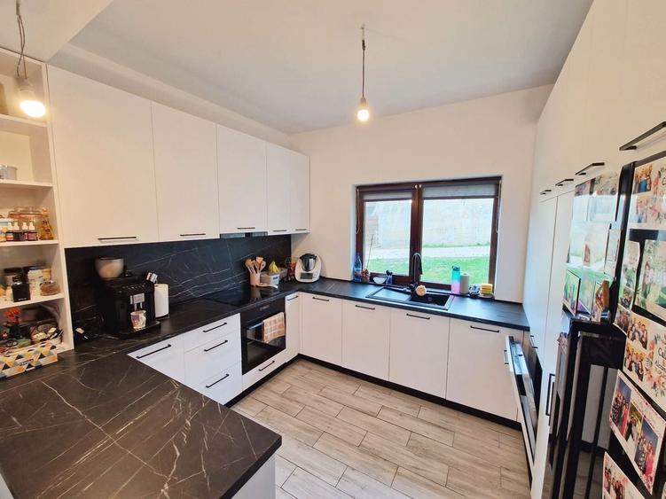 Duplex cu 4 camere cu Canalizare în Dezmir