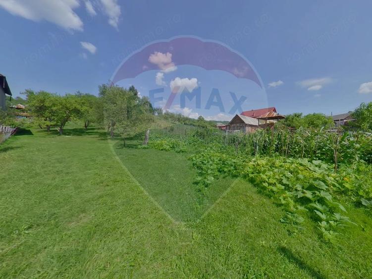 Casă cu 8 camere cu Teren 2694 Mp în Rona de Sus