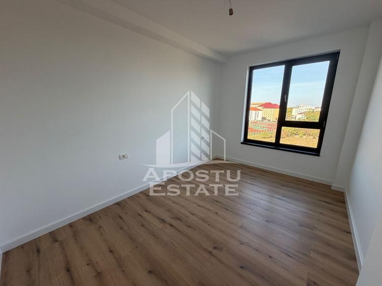 Apartament cu 3 camere semidecomandat în Torontalului