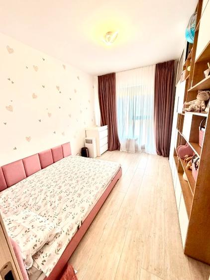 Apartament cu 4 camere, mobilat în P-ta Presei Libere